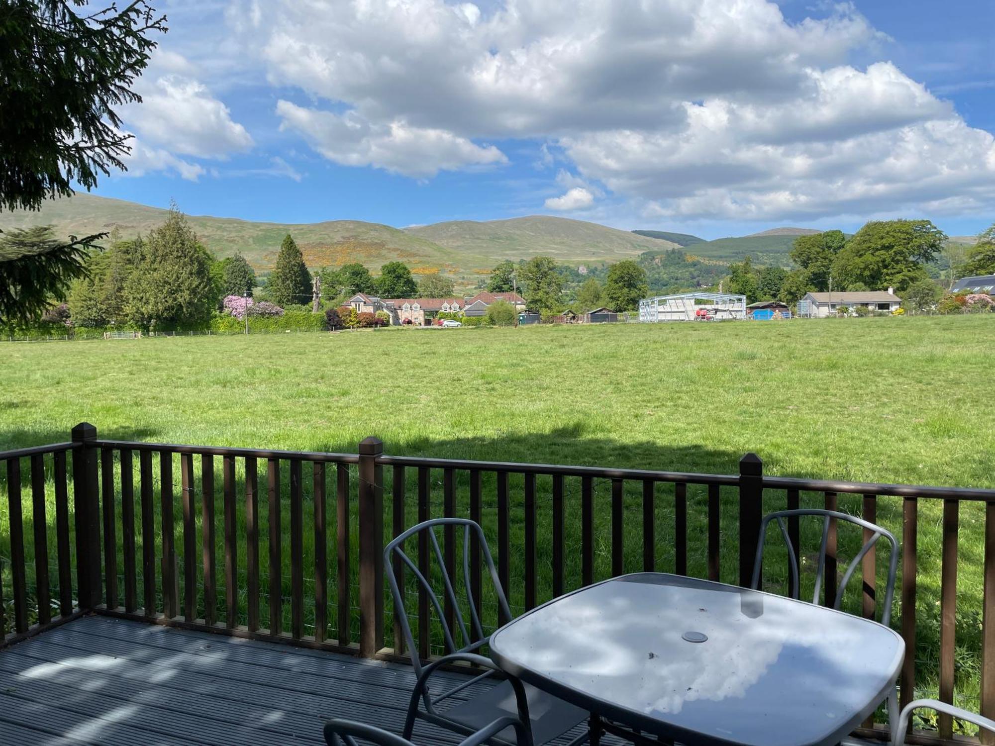 Thistle Lodge Dollar Eksteriør bilde